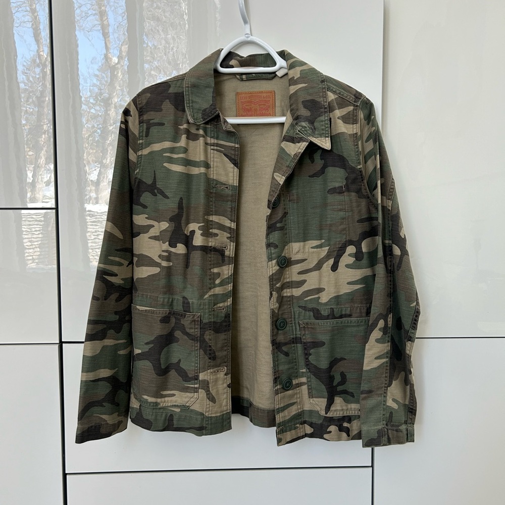 Levi’s camo jacket Women’s S